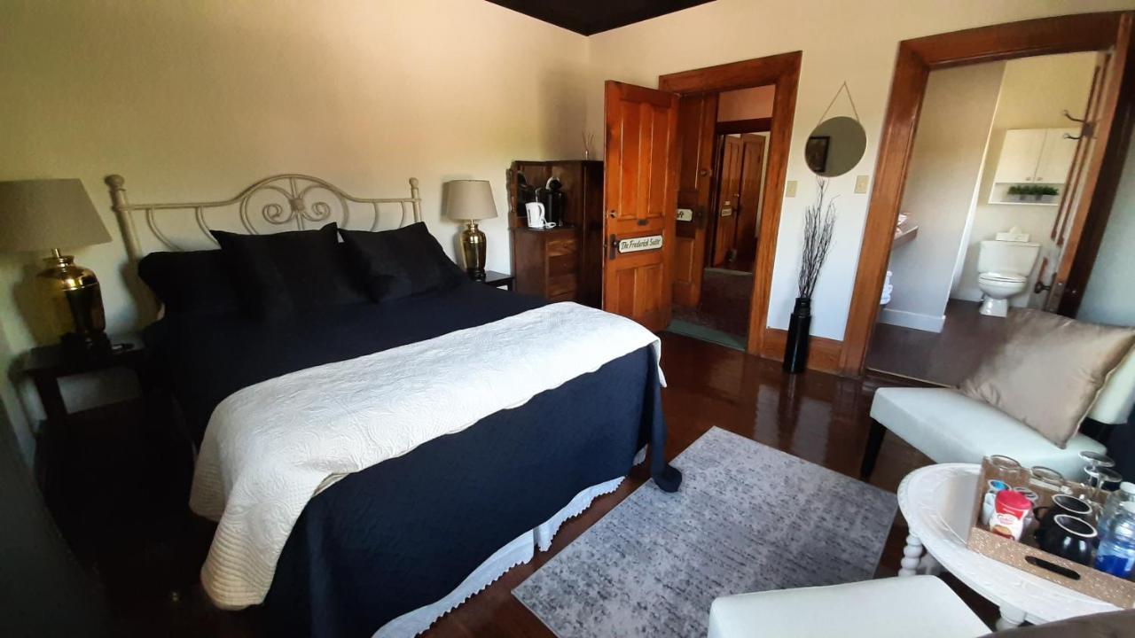Stonewater Manor B&B Gananoque Eksteriør bilde