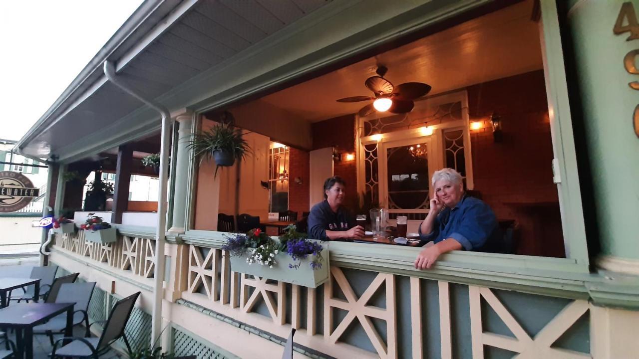Stonewater Manor B&B Gananoque Eksteriør bilde