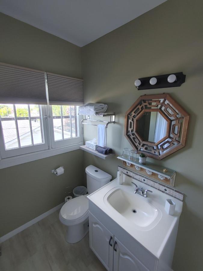 Stonewater Manor B&B Gananoque Eksteriør bilde