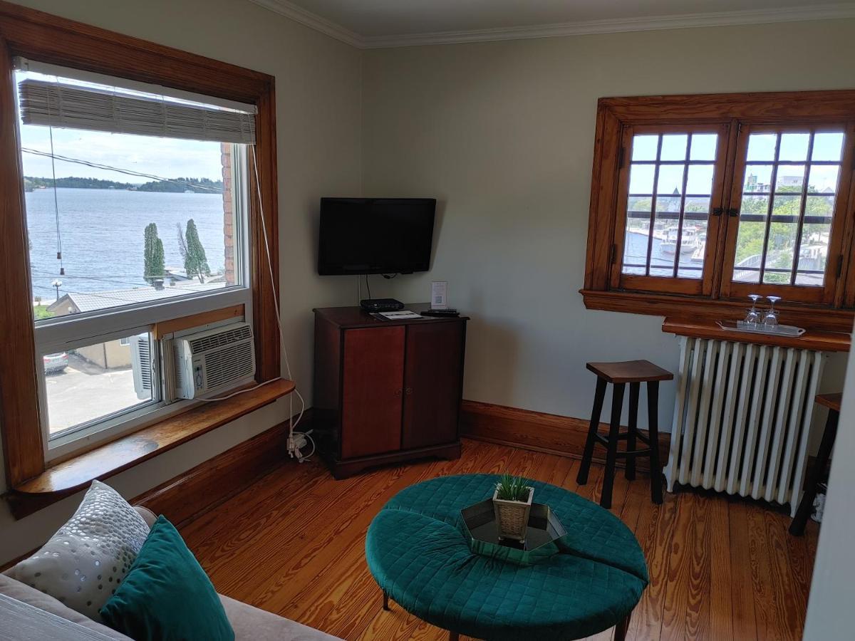 Stonewater Manor B&B Gananoque Eksteriør bilde